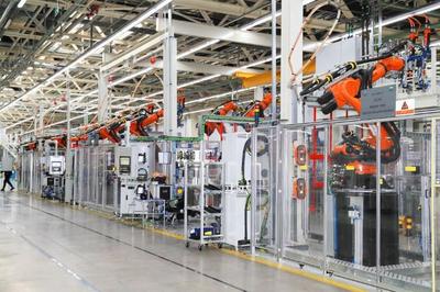 北京奔馳全新電池生產線建成，電動化進程全面提速，首搭車型EQE引領高端電動出行